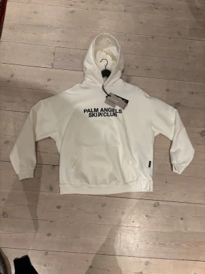 Palm angels hoodie helt ny - Palm angels hoodie helt ny storlek M nypris runt 7k mitt pris 2199kr