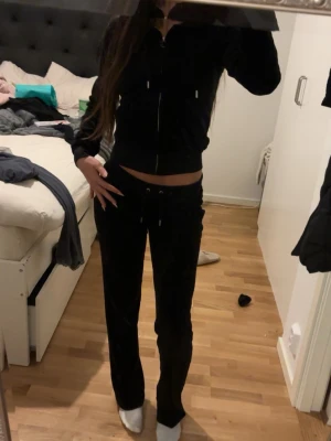 Svart juicy sett  - Säljer ett svart juicy sett i stolek xxs