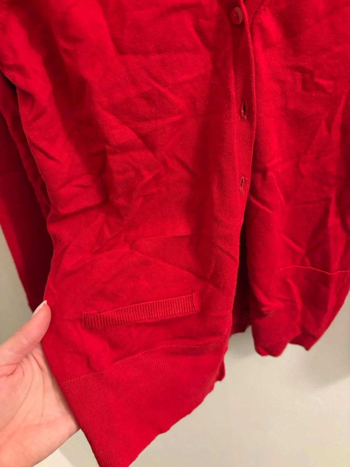 Röd kofta med puffärm och knappar - 2