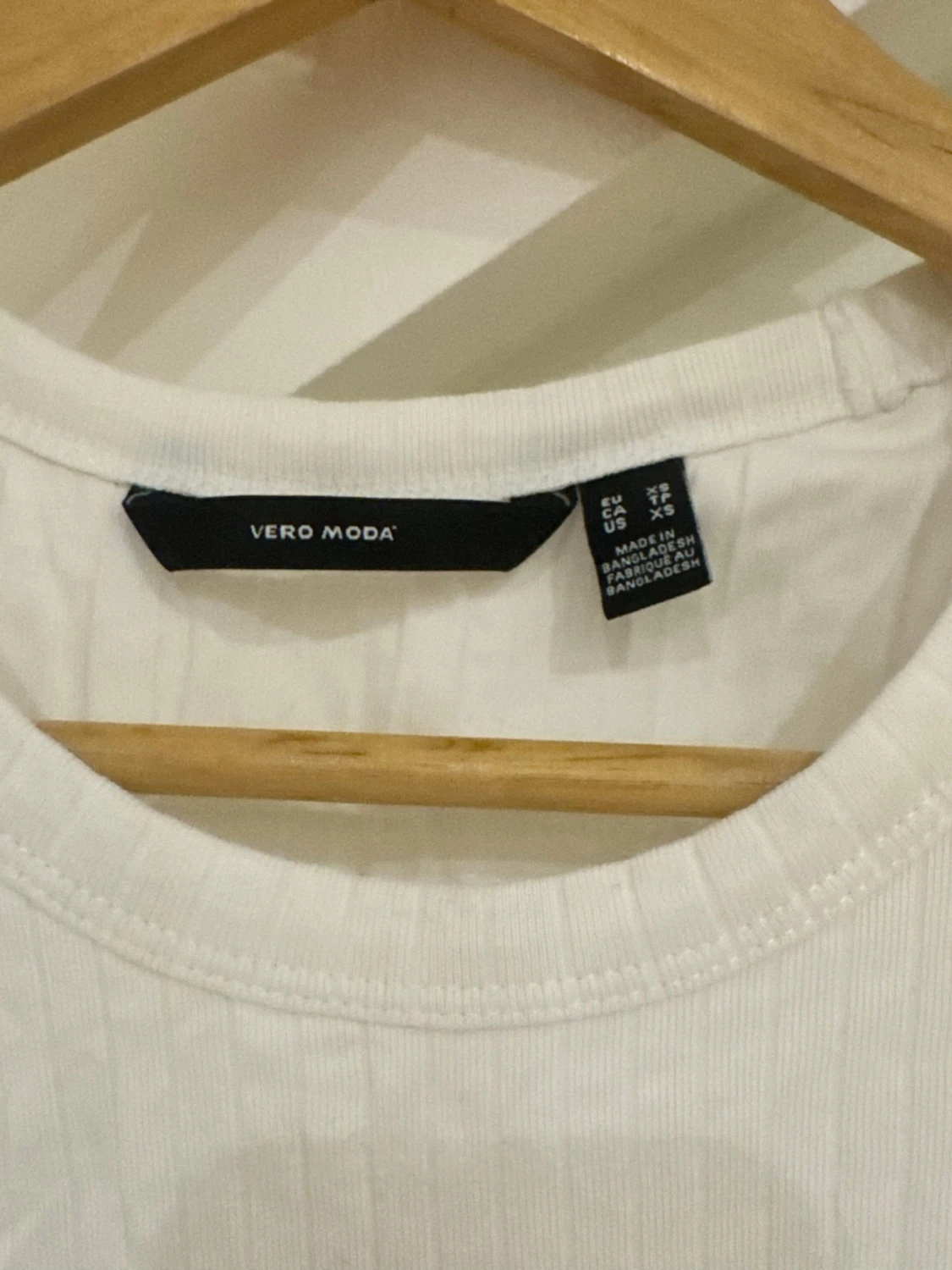 Vit ribbad linnetopp från Vero Moda - 1