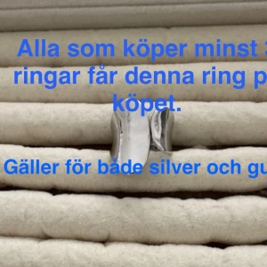 Alla som köper minst 3 ringar får denna ring på köpet. - Alla som köper minst 3 ringar får denna ring på köpet. Går ej kombinera med andra erbjudande. Man får endast en av dessa med på köpet. Begränsat antal. Gäller endast idag‼️