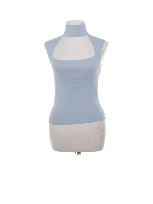 Ljusblå polotopp från Zara - Säljer denna jätte snygga halterneck toppen som är perfekt till sommaren! Skriv vid frågor❣️