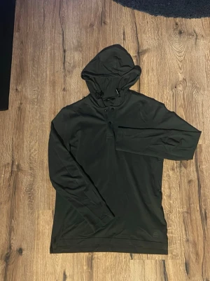 Massimo Dutti tröja - Stilren och riktigt snygg tröja med sköna detaljer. Inga defekter