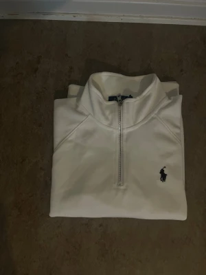  half zip, Polo Ralph Lauren - En jätte fint halv zip polo tröja i storlek S.