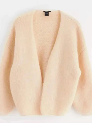 Lindex kofta!! - Kan tänka mig byta mot xs/s då den är förstor! Den har inga tecken på användning❤️ kom privat för fler frågor eller bilder priset diskuteras vid snabb affär