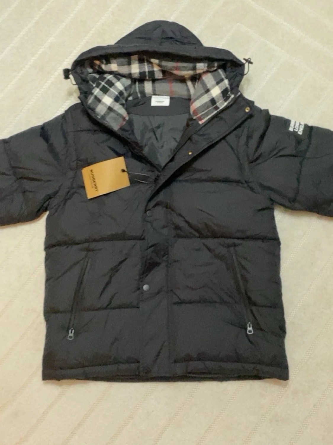 Svart dunjacka från Burberry