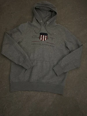 Gant hoddie - Helt ny har typ aldrig använt. Står M men sitter som L