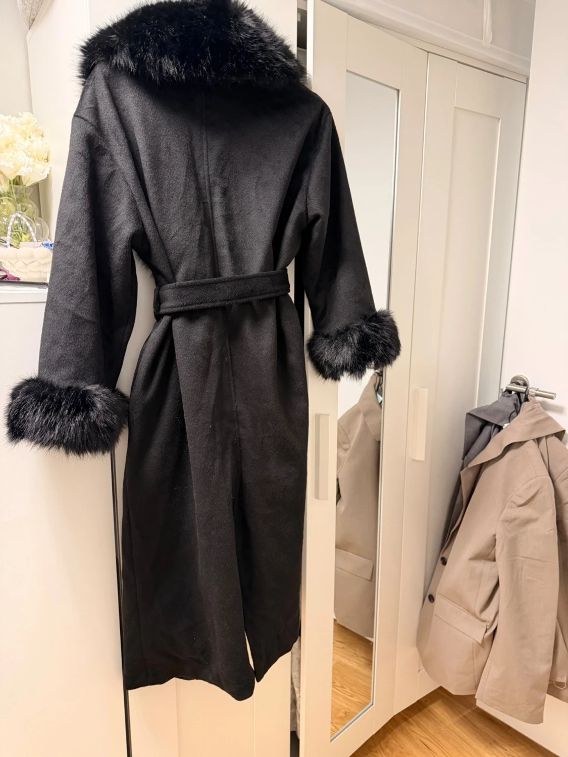 Svart kappa m.päls - 5