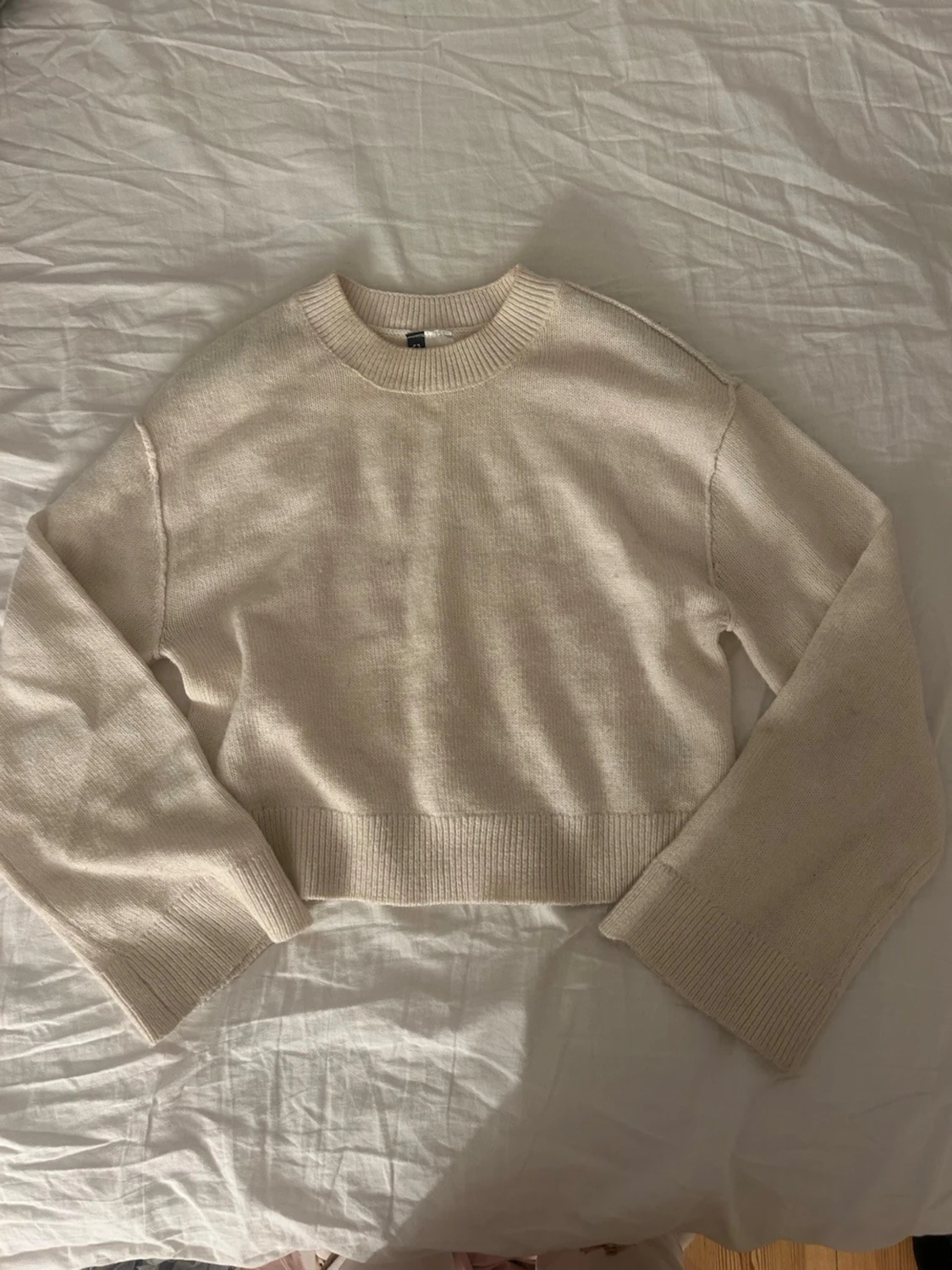 Beige croppad stickad tröja H&M