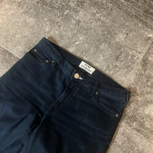 Acne Studios Jeans - Riktigt feta acne jeans! W28L/32,  passformen är slim, 