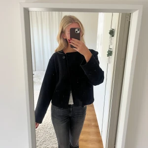Höstkappa från Gina Tricot - Säljer denna fina kappa perfekt till hösten🙌🏻 Endast använd ett fåtal gånger och i superfint skick!💕
