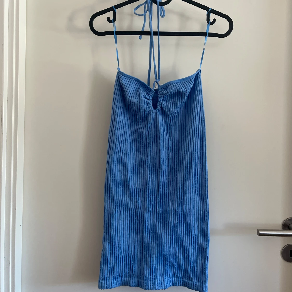 Blå ribbad kortklänning Stradivarius