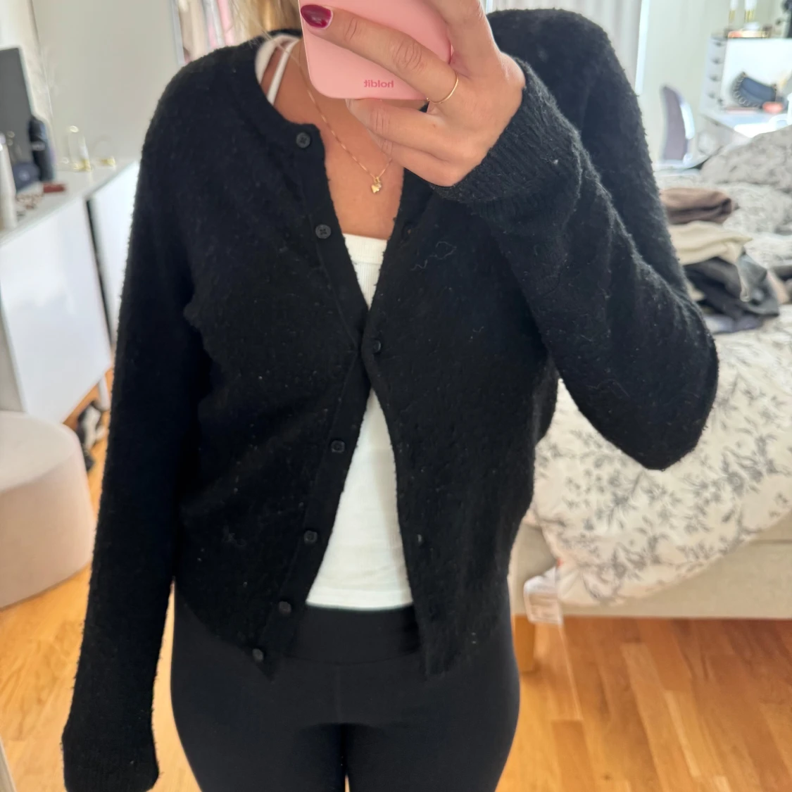 Svart kofta med knappar