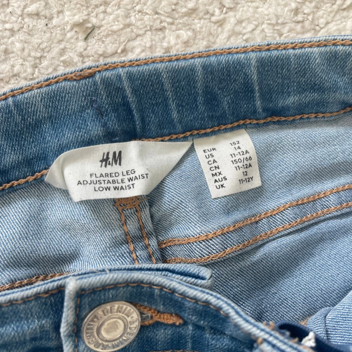 Ljusblå bootcut/flare jeans från H&M - 2