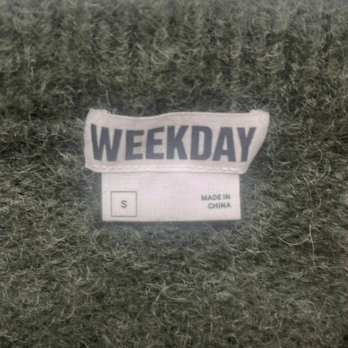 Grön stickad tröja från weekday - 92