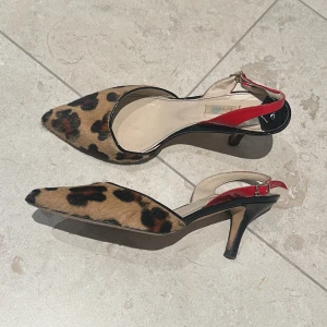 Fur leopard klackskor - Så fina och coola klackskor som jag älskar men tyvärr passar dom inte mig… Lagom hög klack så perfekt att använda också!