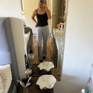 Gråa yogapants Bikbok  - Knappt använda så därav i väldigt bra skick!!