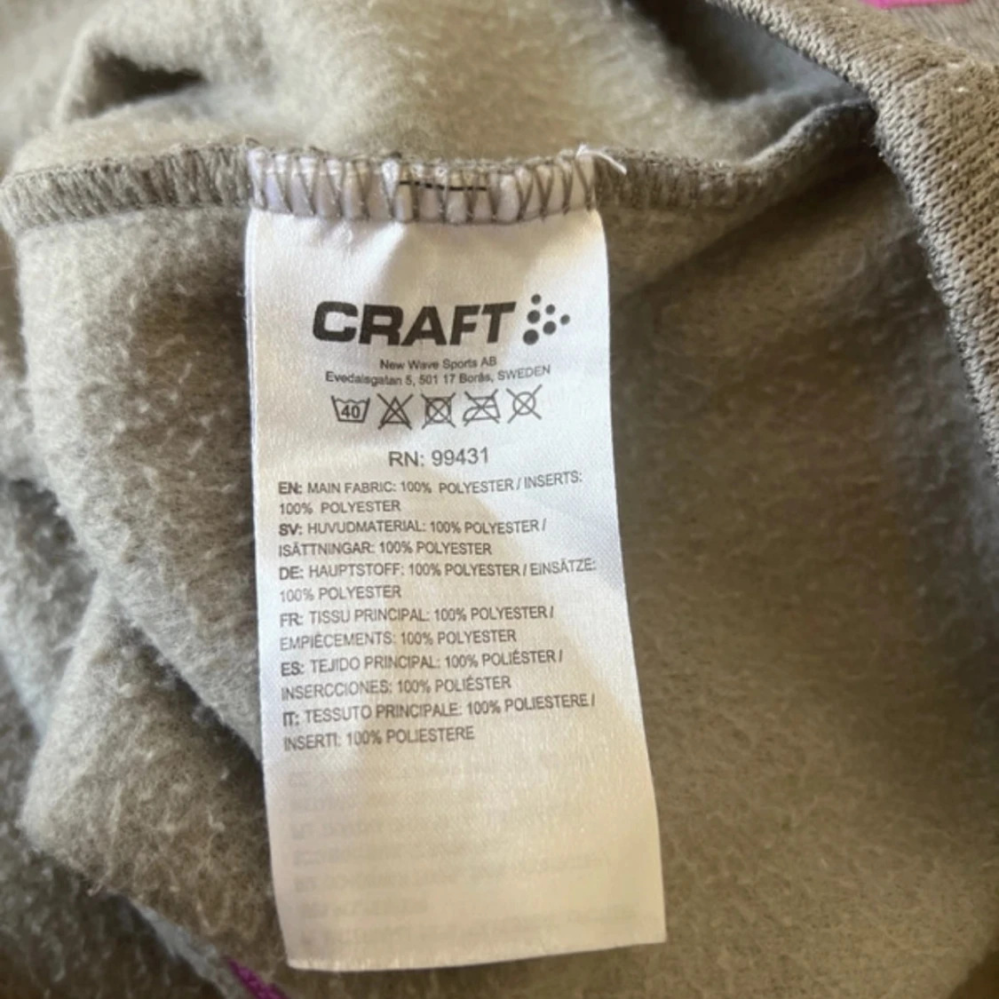 Grå tunn fleecejacka med lila detaljer från Craft - 4