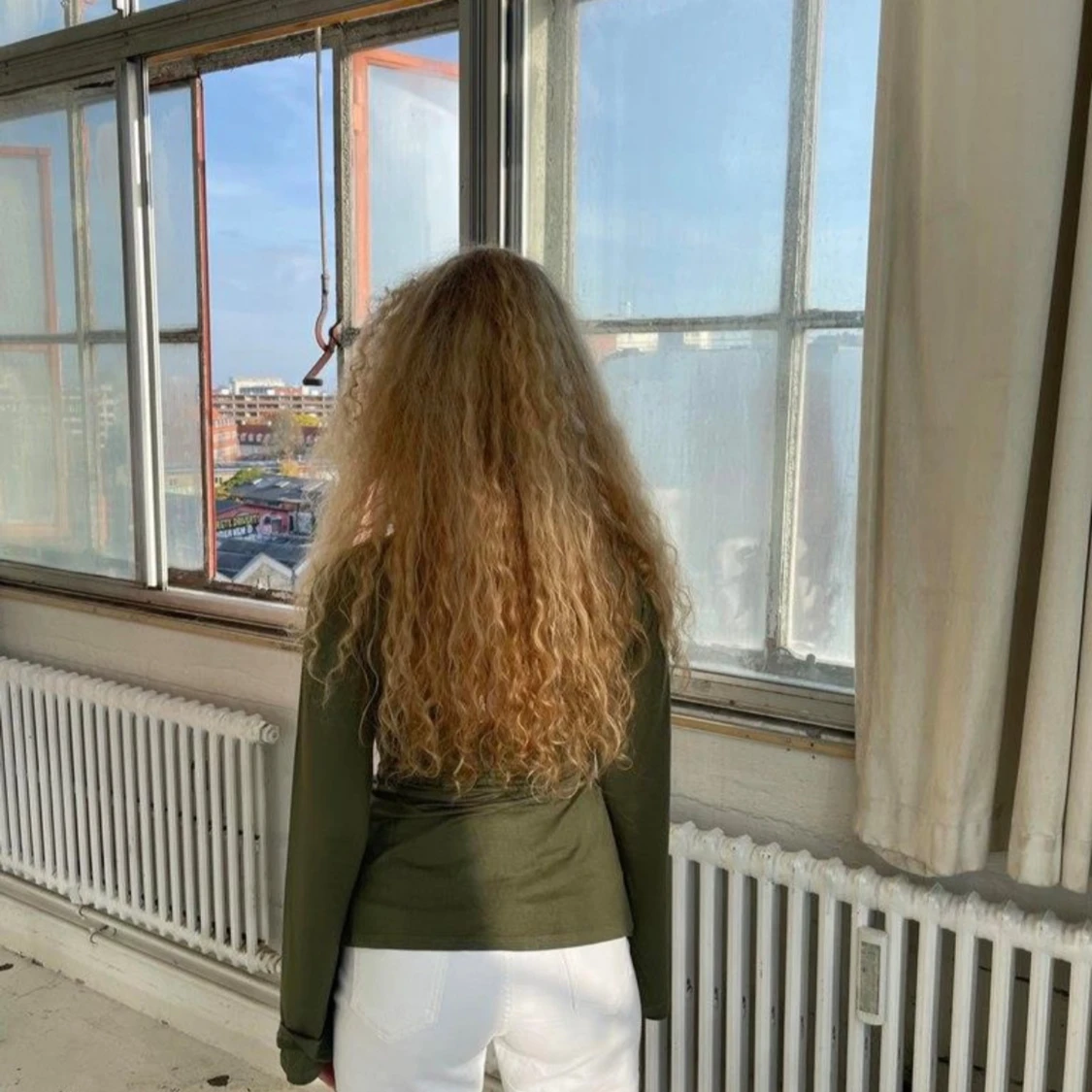 Olivgrön långärmad knytblus - 2