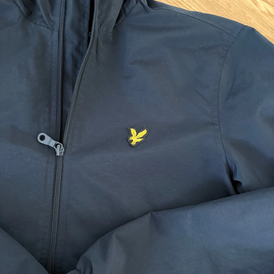 Mörkblå vindjacka från Lyle & Scott XS - 2