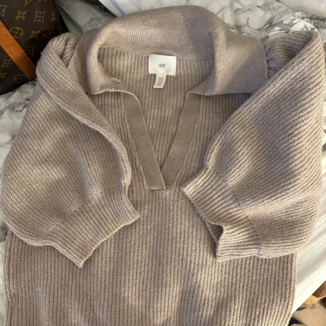 Beige stickad tröja med krage H&M
