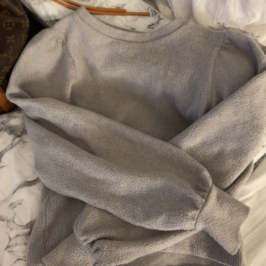 Grå långärmad tröja från Gina Tricot