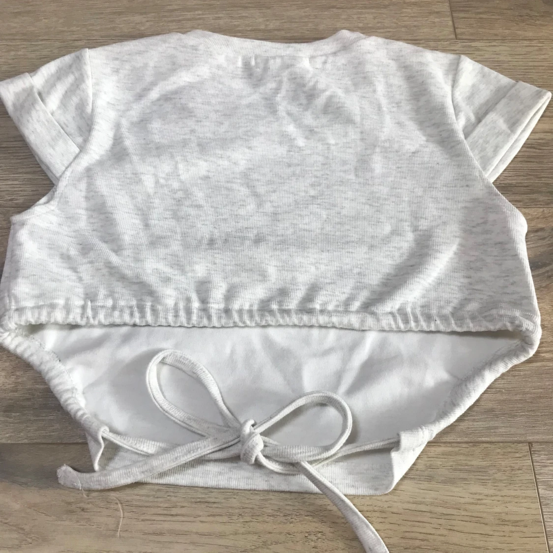 Grå topp med rosett bak! 🎀 - 1