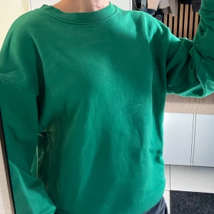 Oversized sweatshirt - Knappt använd men har tvättats, tjockt och skönt material