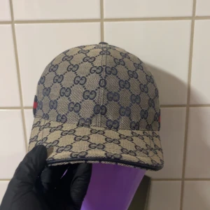Gucci keps - Gucci keps helt ny oanvänd.