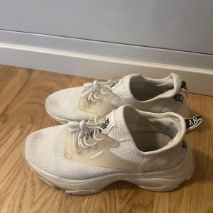 Steve Madden skor storlek 38  - I ok skick (kolla bilder) 