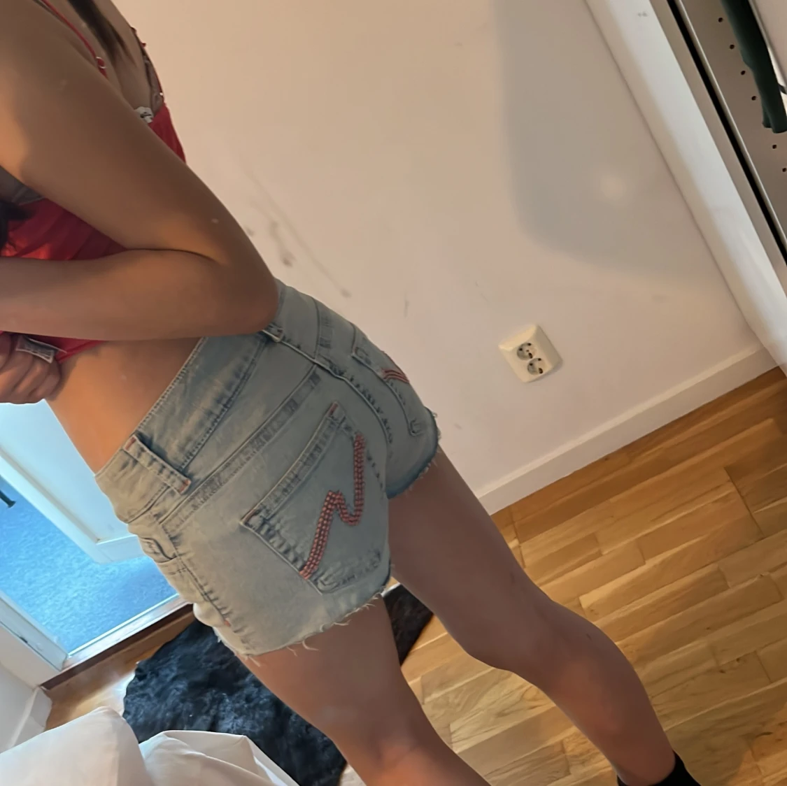 Ljusblå jeansshorts med broderi - 1