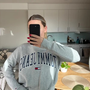 Grå sweatshirt Tommy Jeans M - Superfint skick 