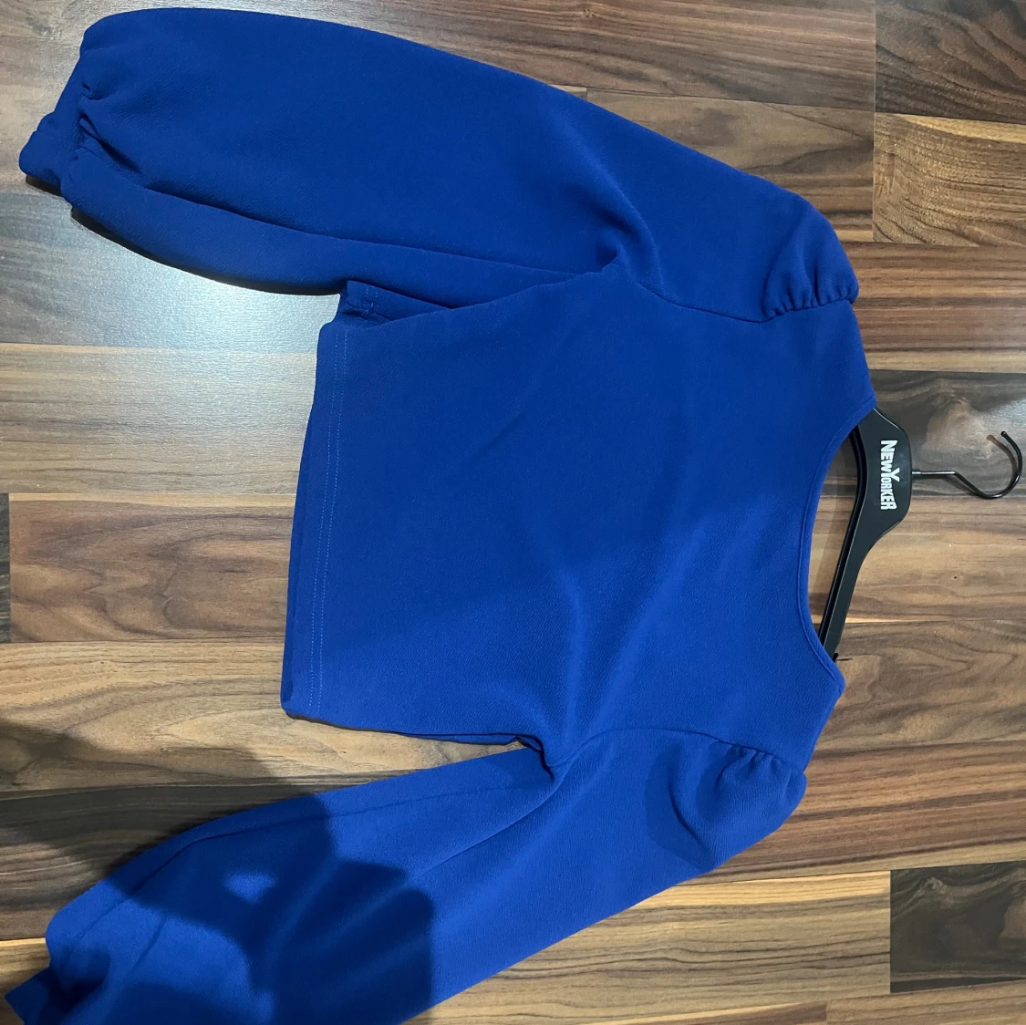 Blå croppad topp med puffärmar - 1