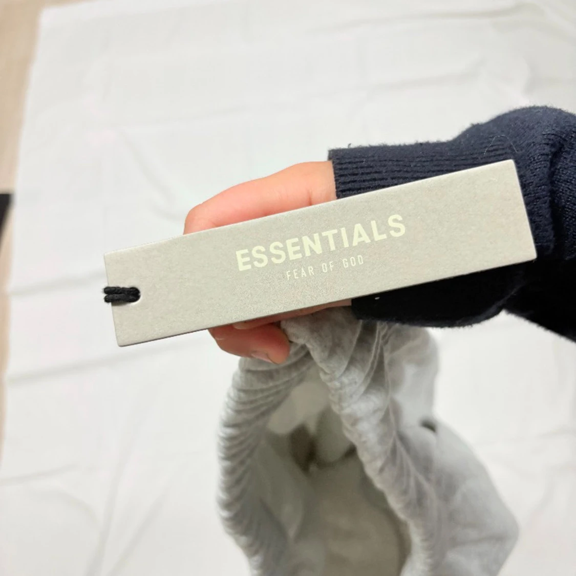 Grå shorts från Essentials Fear of God - 4