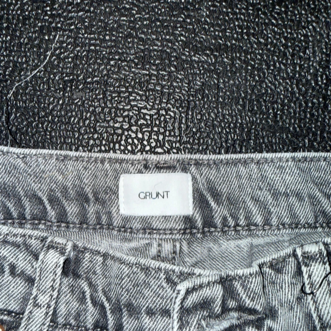 Grå jeans från Grunt, storlek 26 - 1