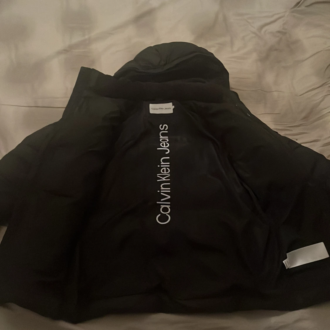 Svart pufferjacka från Calvin Klein Jeans - 4