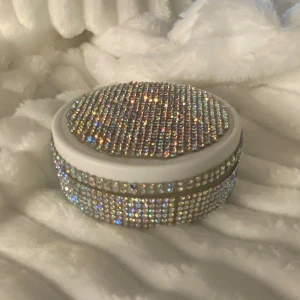 Glittrande snus dosor  - Unika snus dosor i 5 olika färger finns flera av de alla färgerna.  100 KR STYCK 