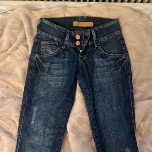 Mörkblåa skinny jeans - Snygga skinny jeans , perfekta för dig som vill sy ett par boot cut