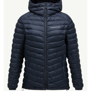 Svart  dunjacka Peak Performance - Jacka från peak performance i färgen svart ,köpt för 3200 jackan är i väldigt fint skick💕