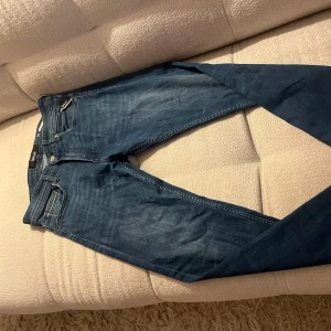 Replay jeans  - Säljer ett par replay jeans i nyskick till ett väldigt bra pris w 28 L 32 