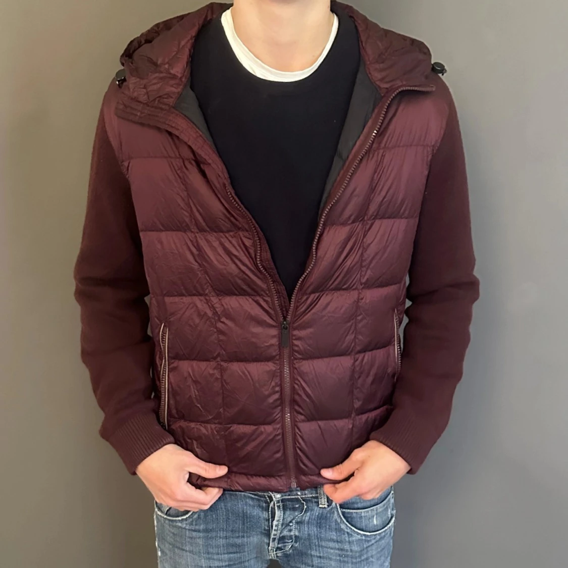 Vinröd pufferjacka från Massimo Dutti