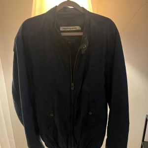 J Lindeberg jacka  - Säljer en väldigt snygg j Lindeberg jacka hör av er vid intresse eller frågor 