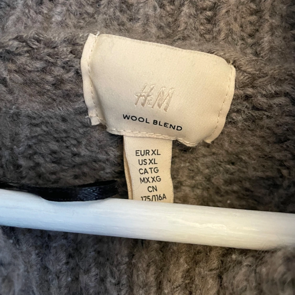 Brun/ beige polotröja i ullmix från H&M - 1