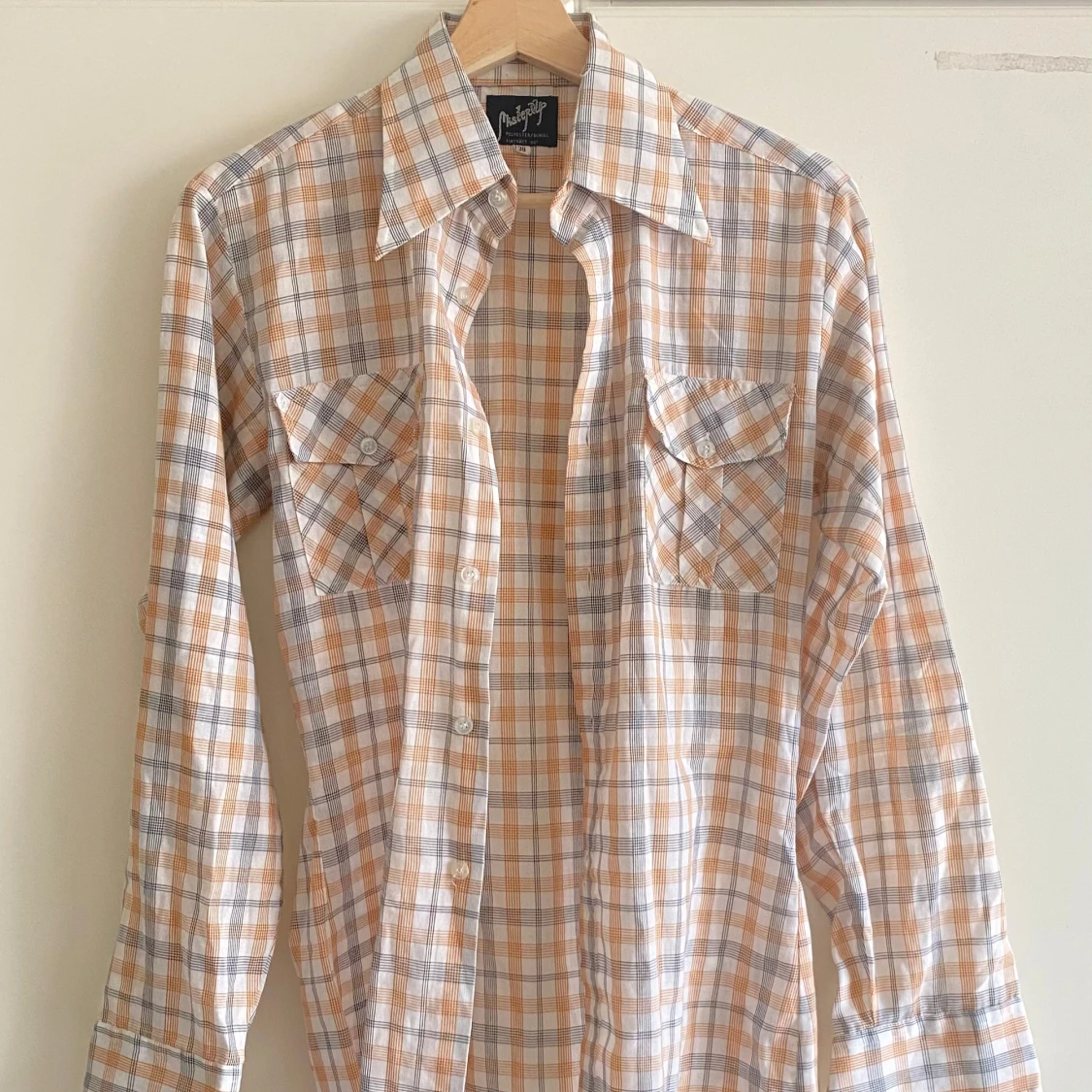 Rutig skjorta i orange och beige