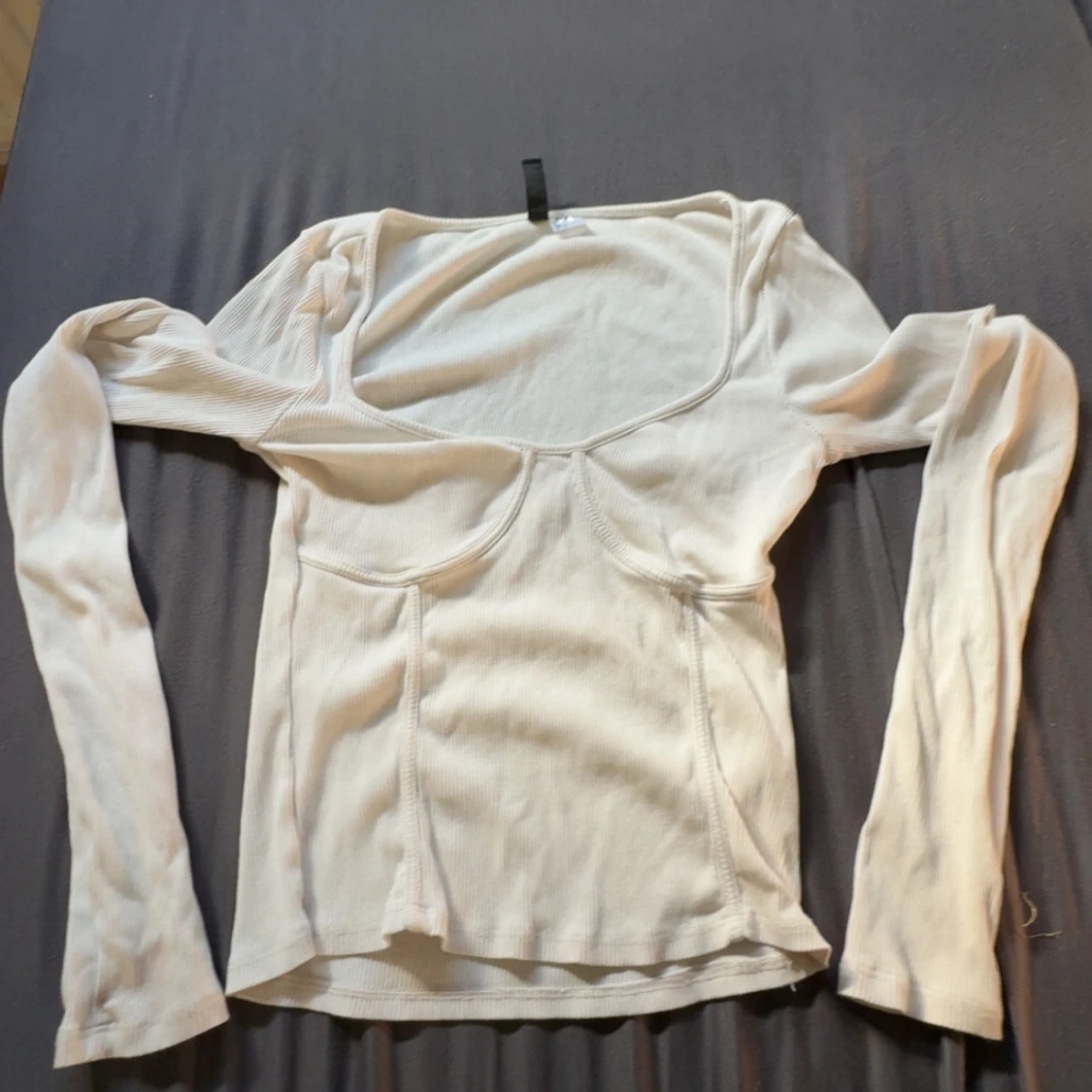 Vit ribbad långärmad topp Divided