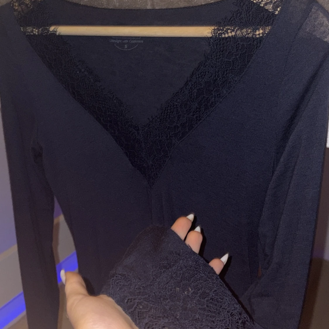 Svart långärmad topp med spets - 1