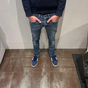 Dondup George - Dondup jeans | Riktigt feta och populära jeans | Skick= 10/10 | nypris= 4000 kr | vårt pris= 799 kr | Hör av dig vid minsta fundering!
