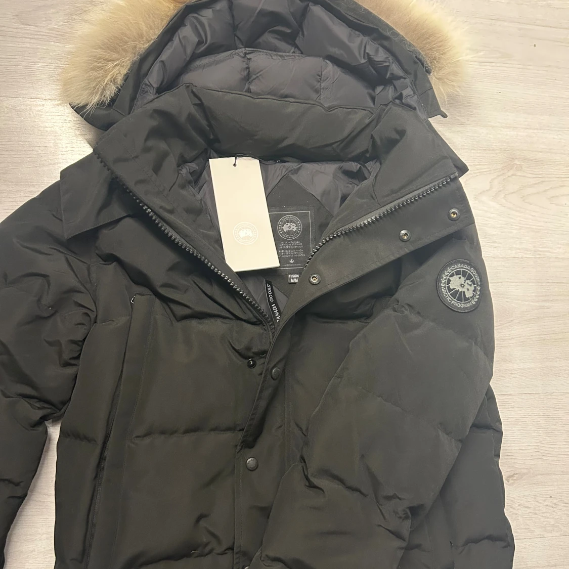 Svart dunjacka från Canada Goose black label
