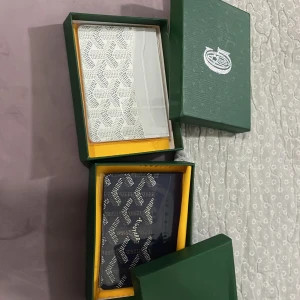 Vit och marinblå  - 2st