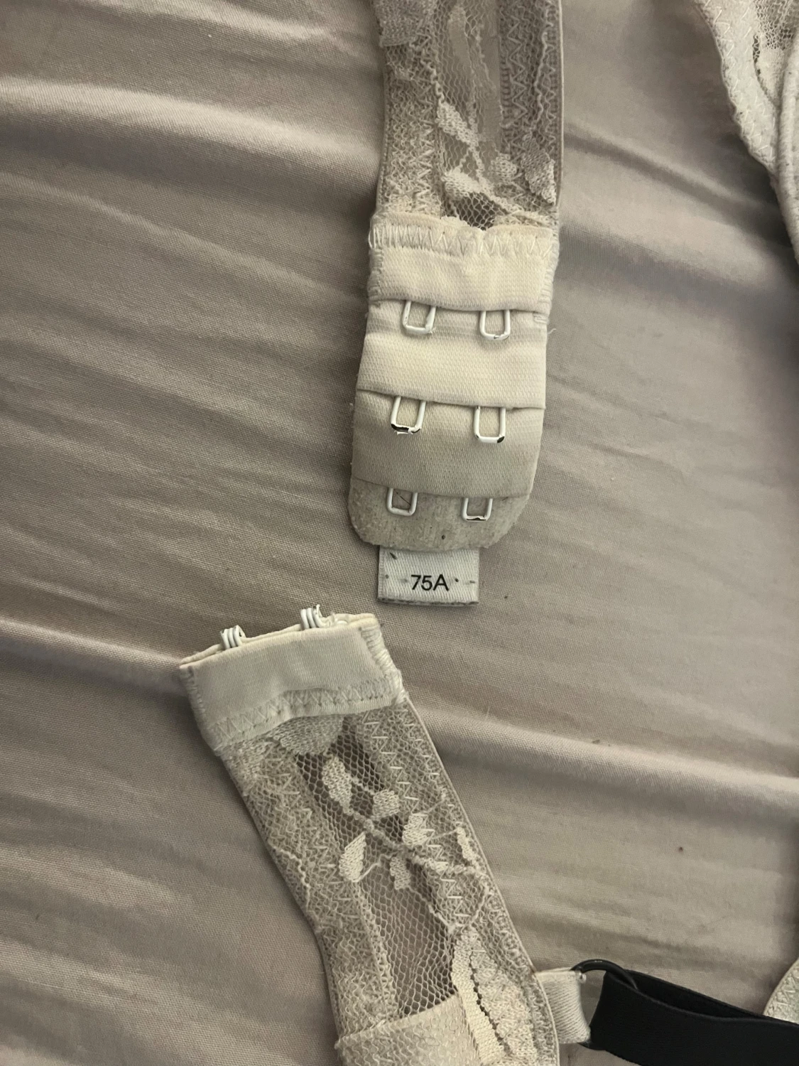 Vit spets bh med svarta detaljer - 2